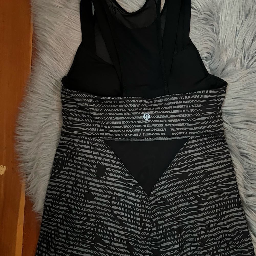 Lululemon 6 Running in the City Tank Stripe Play Slate Black Gray Mesh Bra Top